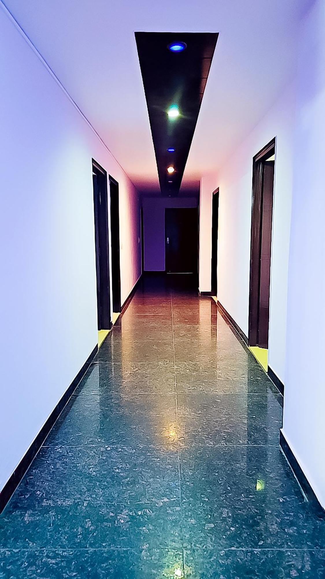 Happy Inn - Near Saket Metro New Delhi Bagian luar foto