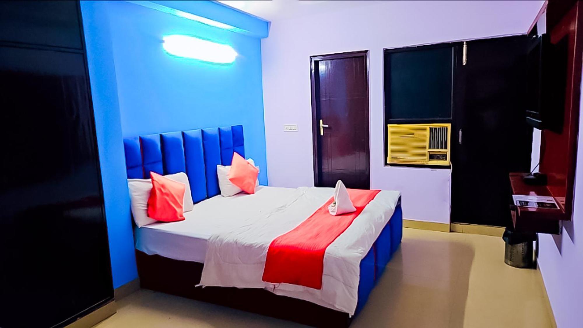 Happy Inn - Near Saket Metro New Delhi Bagian luar foto