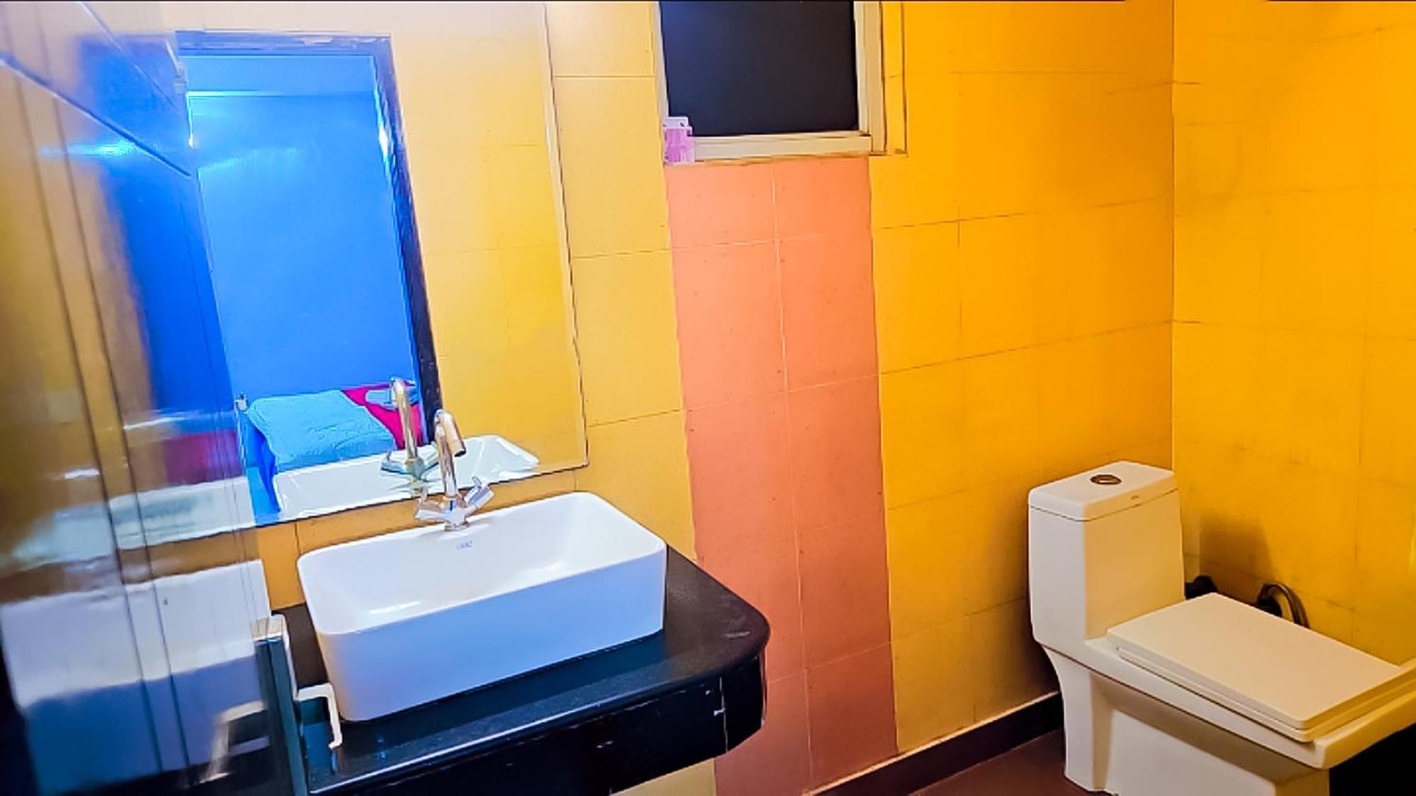 Happy Inn - Near Saket Metro New Delhi Bagian luar foto
