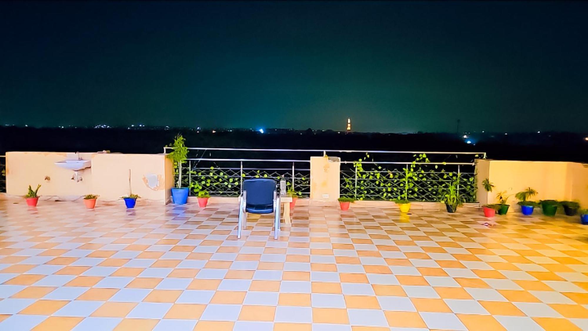 Happy Inn - Near Saket Metro New Delhi Bagian luar foto