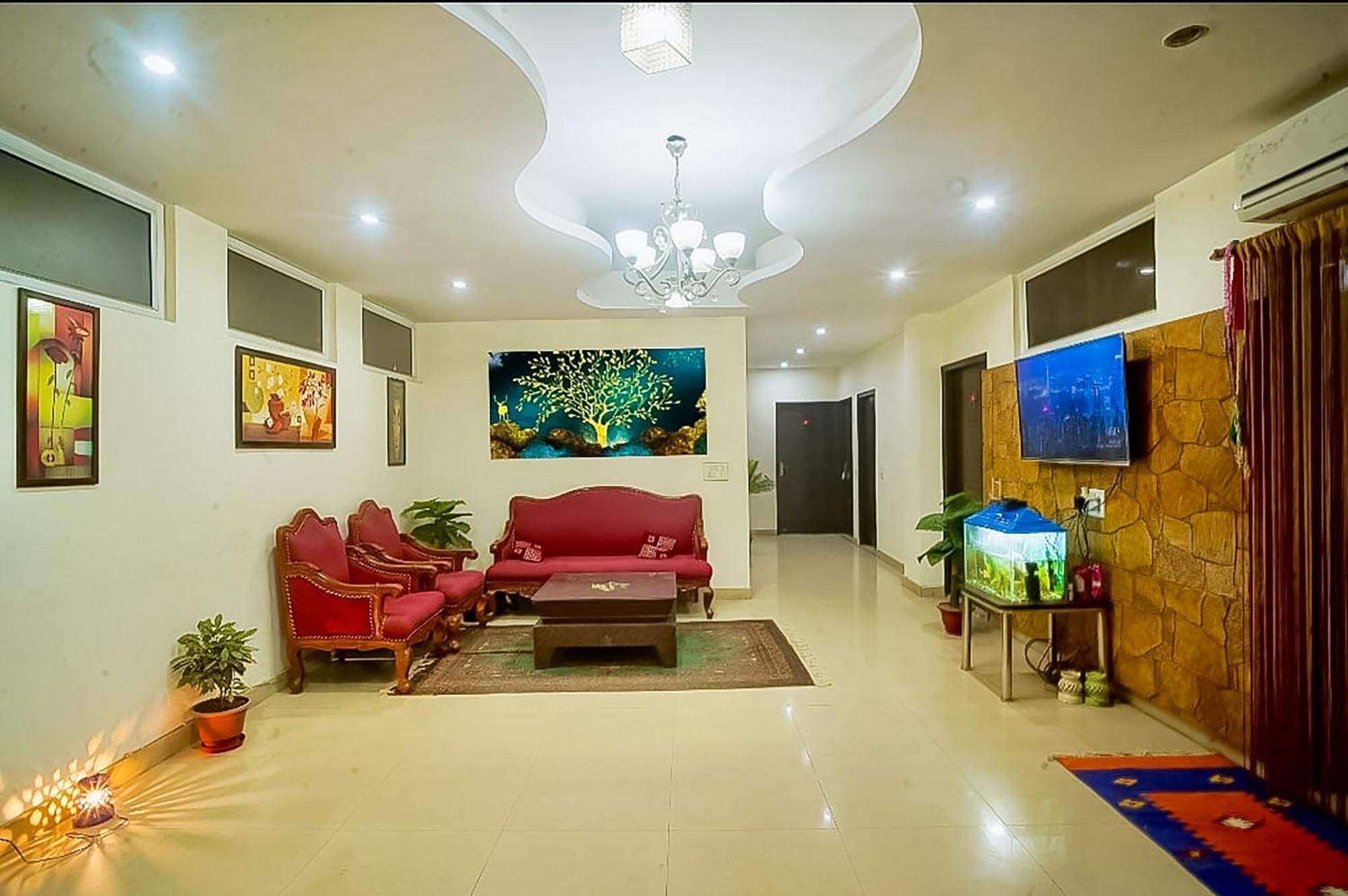 Happy Inn - Near Saket Metro New Delhi Bagian luar foto